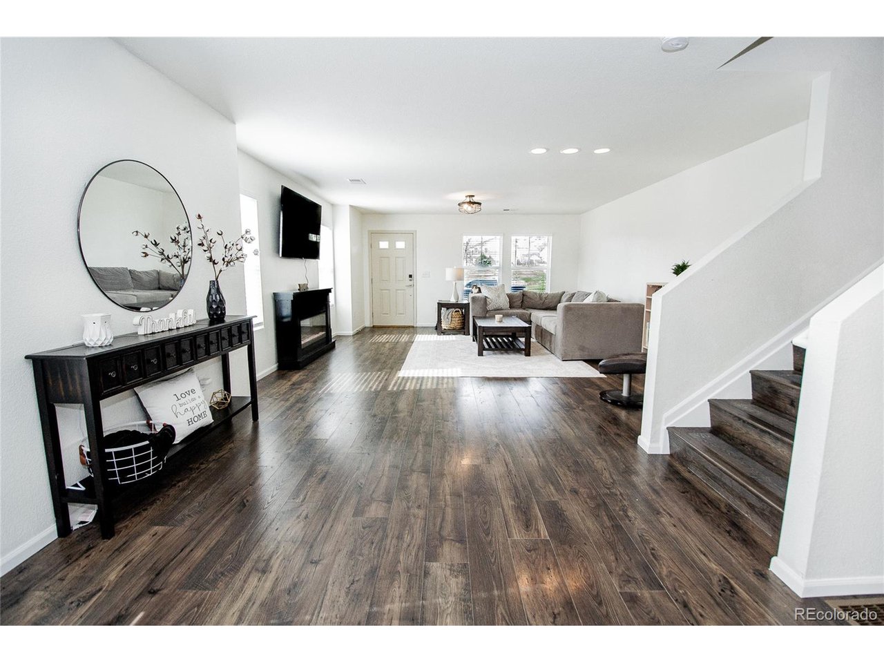 1786 Quartz St
