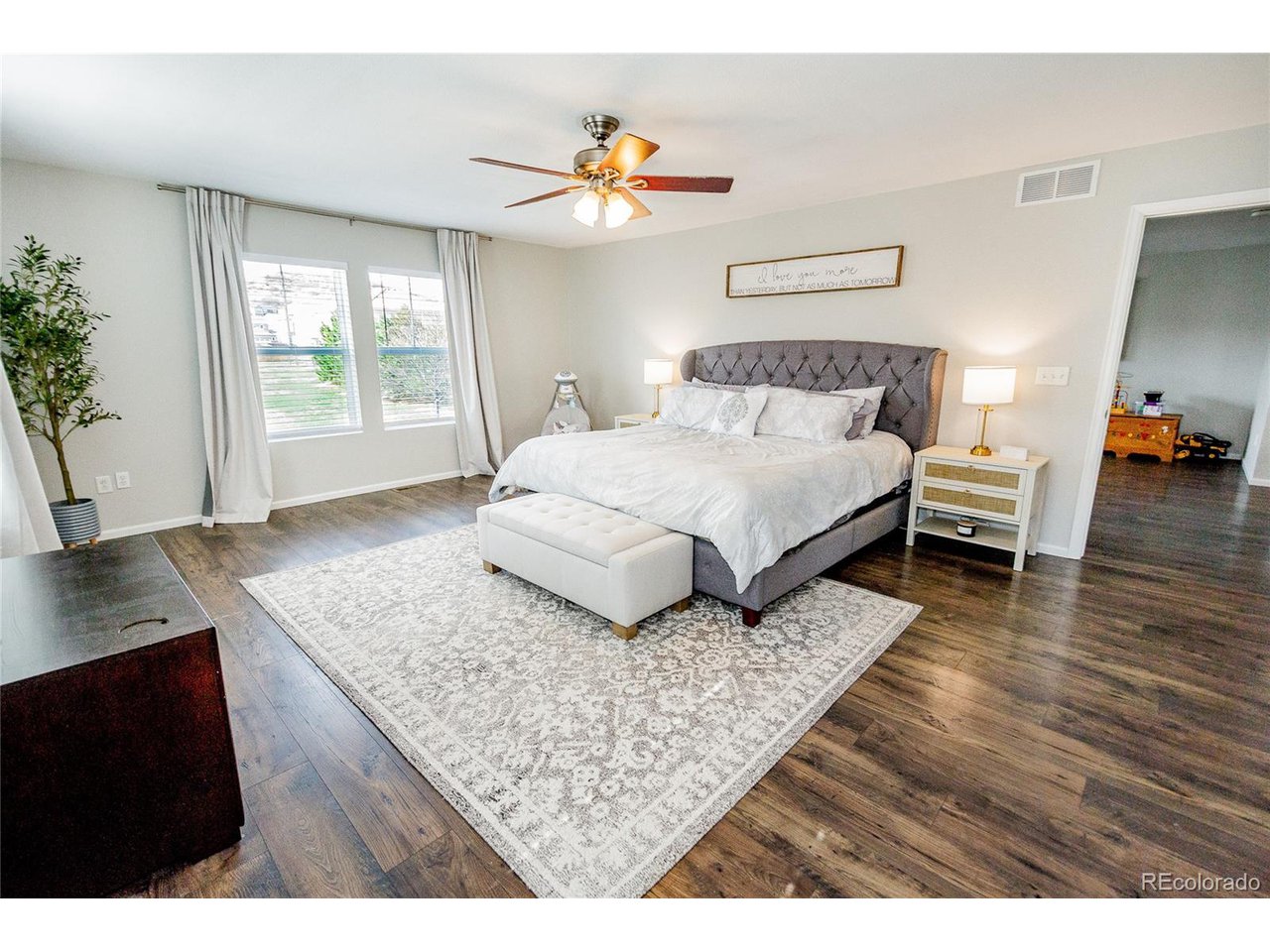 1786 Quartz St