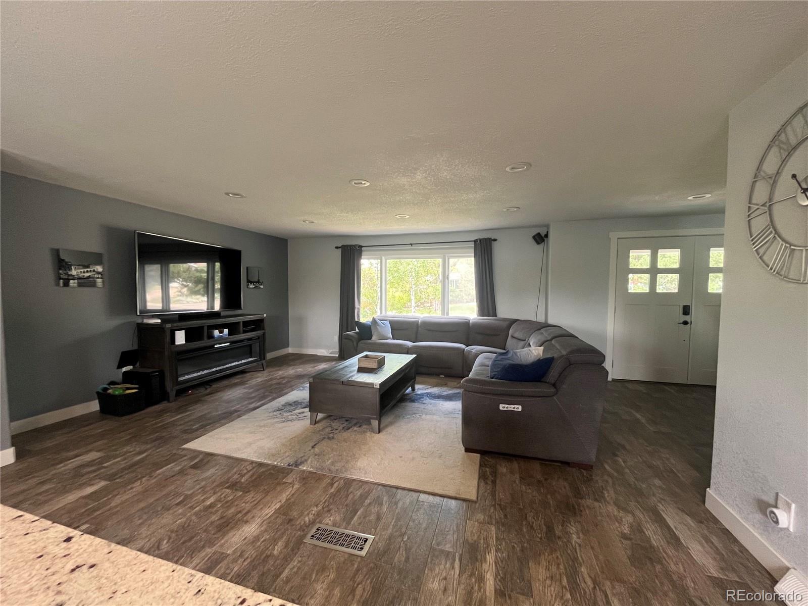 1158 E Easter Court
