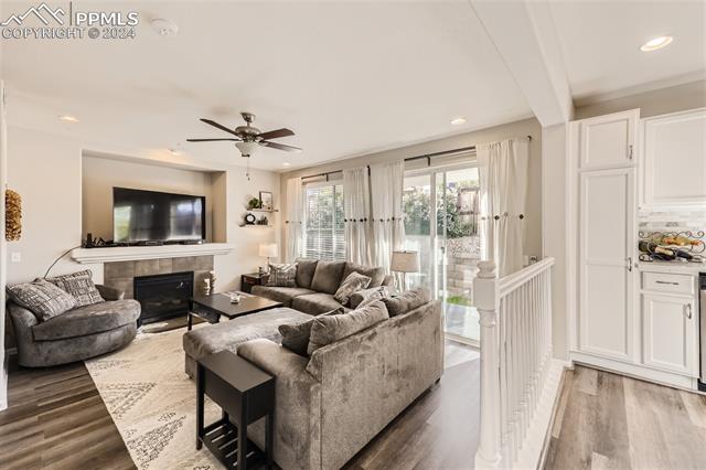 2087 Coach House Loop