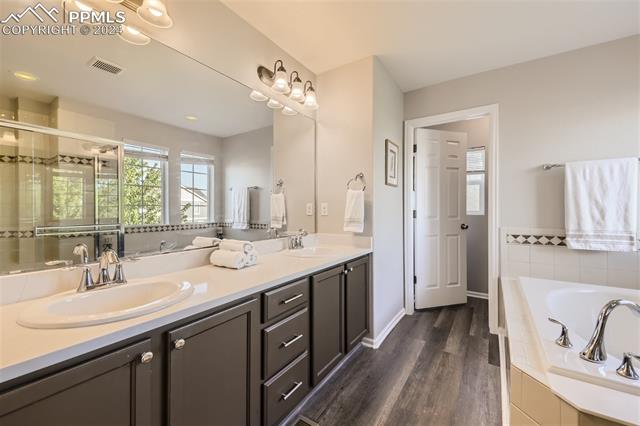 2087 Coach House Loop