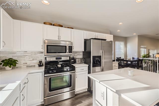 2087 Coach House Loop