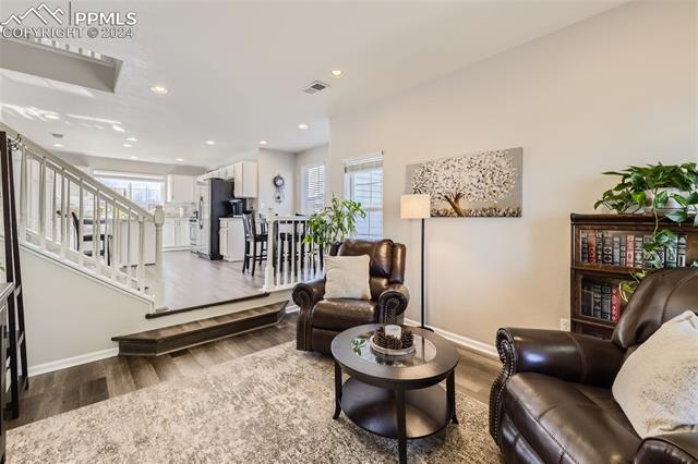 2087 Coach House Loop