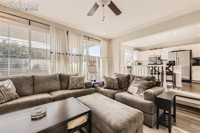 2087 Coach House Loop