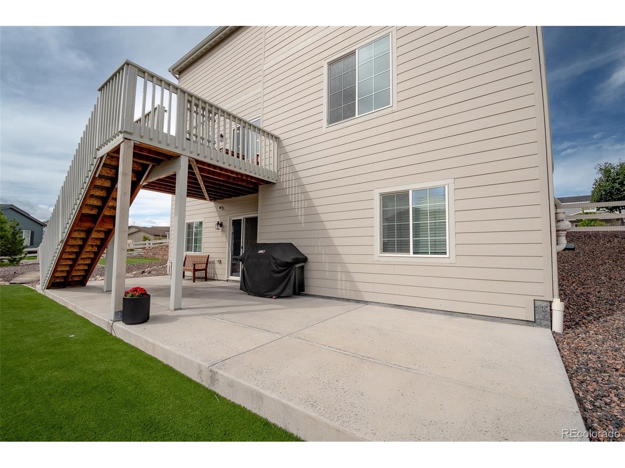 5260 Lumos Ln