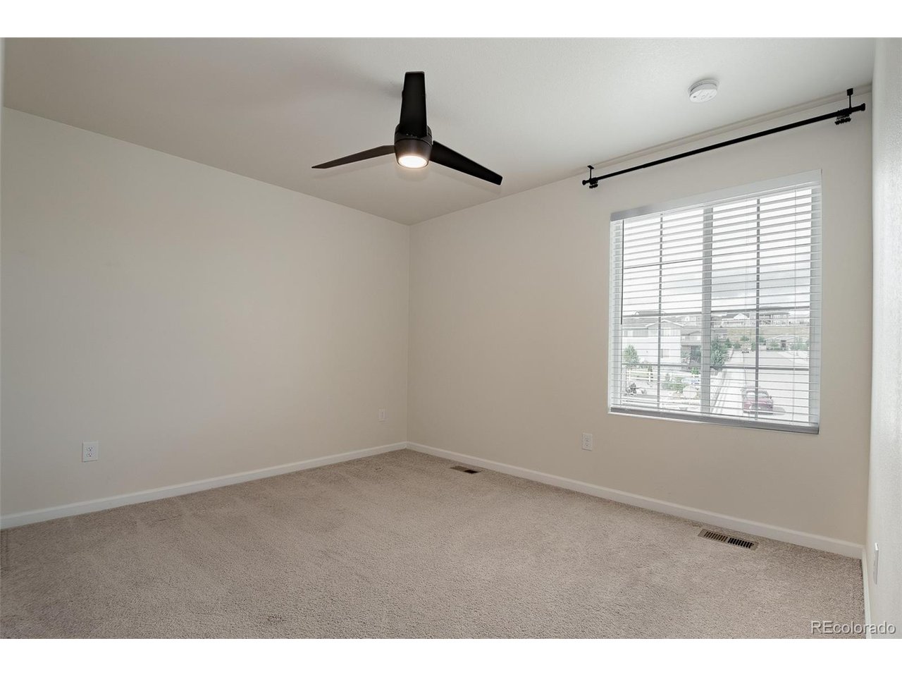 5260 Lumos Ln