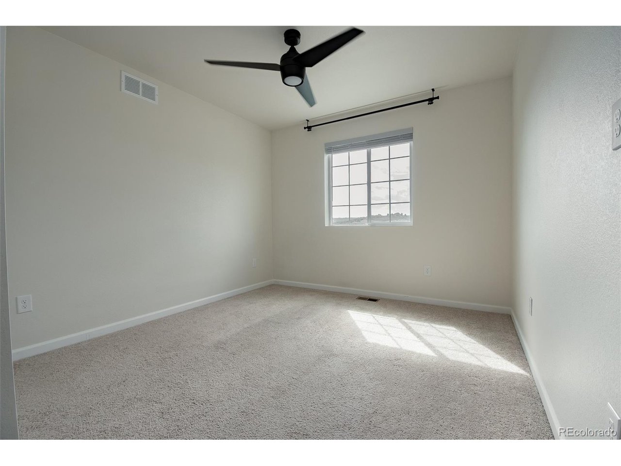 5260 Lumos Ln