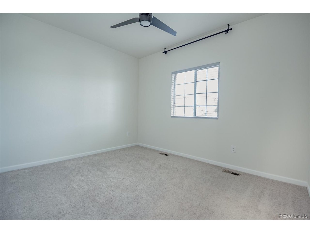 5260 Lumos Ln