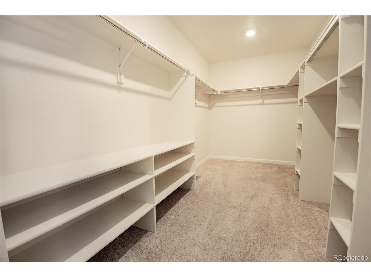 5260 Lumos Ln