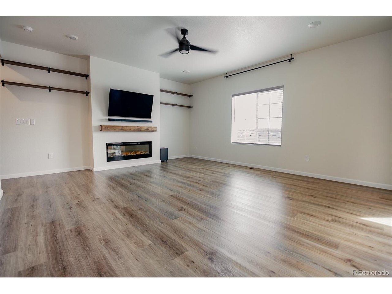 5260 Lumos Ln