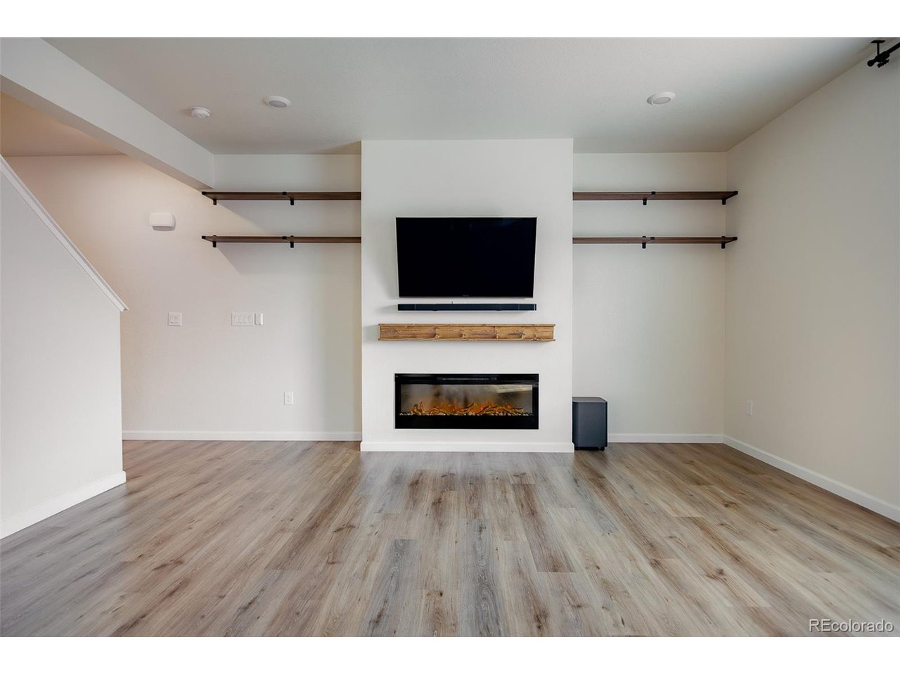 5260 Lumos Ln