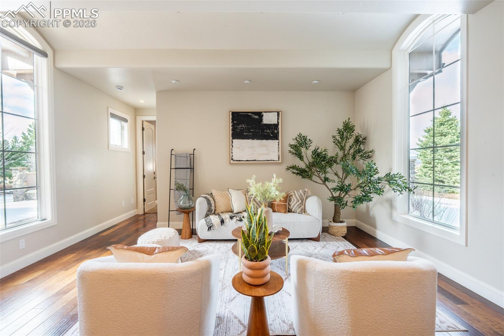 1575 Vine Cliff Heights