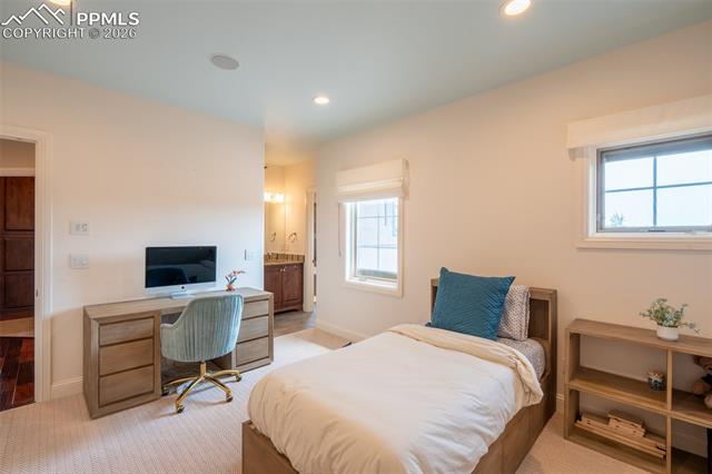 1575 Vine Cliff Heights