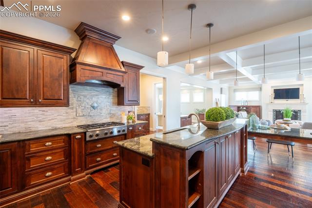 1575 Vine Cliff Heights