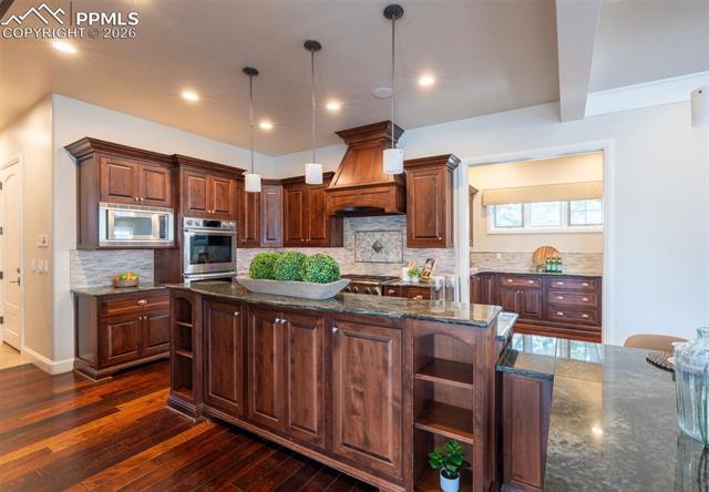 1575 Vine Cliff Heights