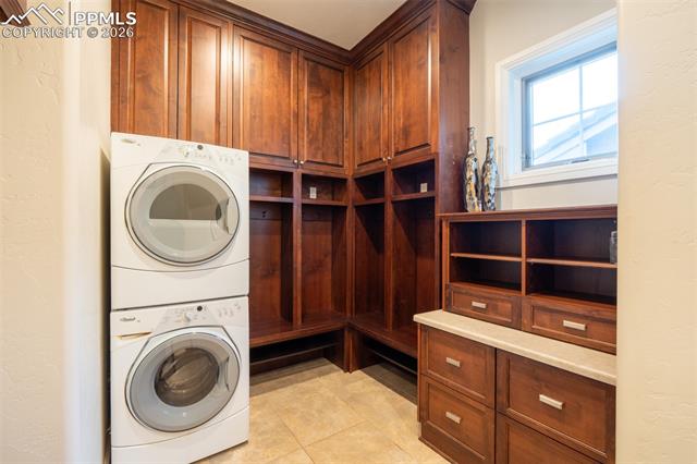 1575 Vine Cliff Heights