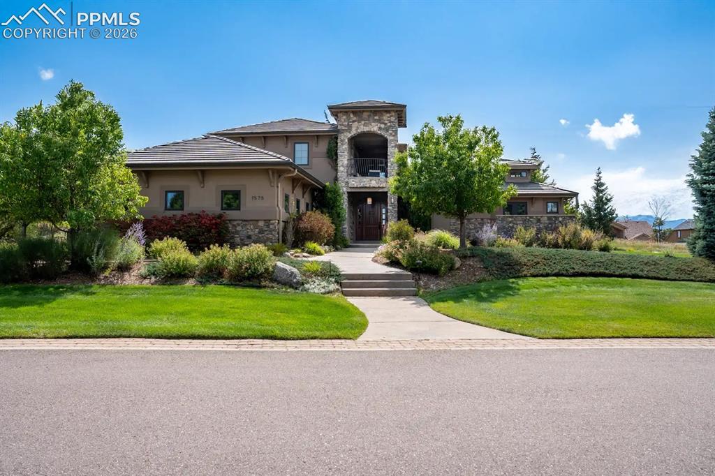 1575 Vine Cliff Heights