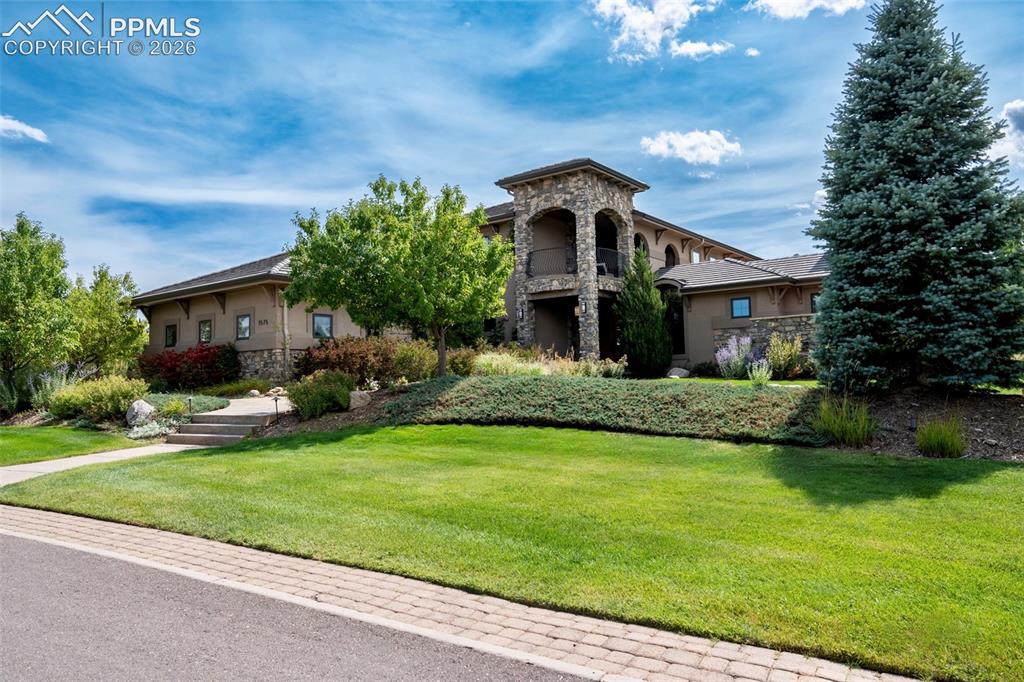 1575 Vine Cliff Heights