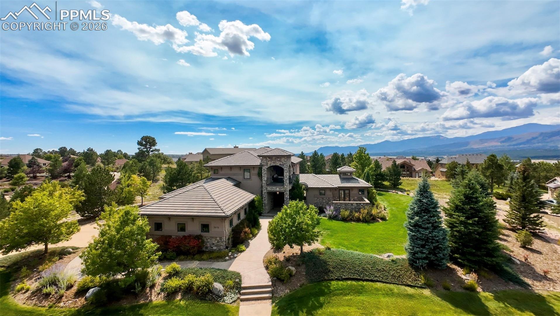 1575 Vine Cliff Heights
