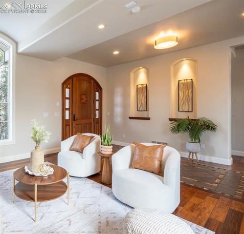 1575 Vine Cliff Heights