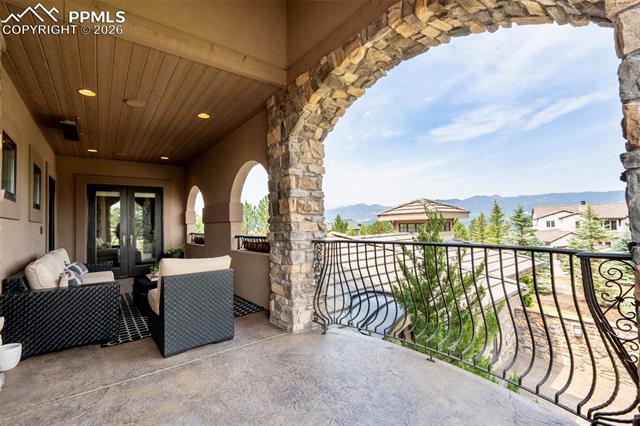 1575 Vine Cliff Heights