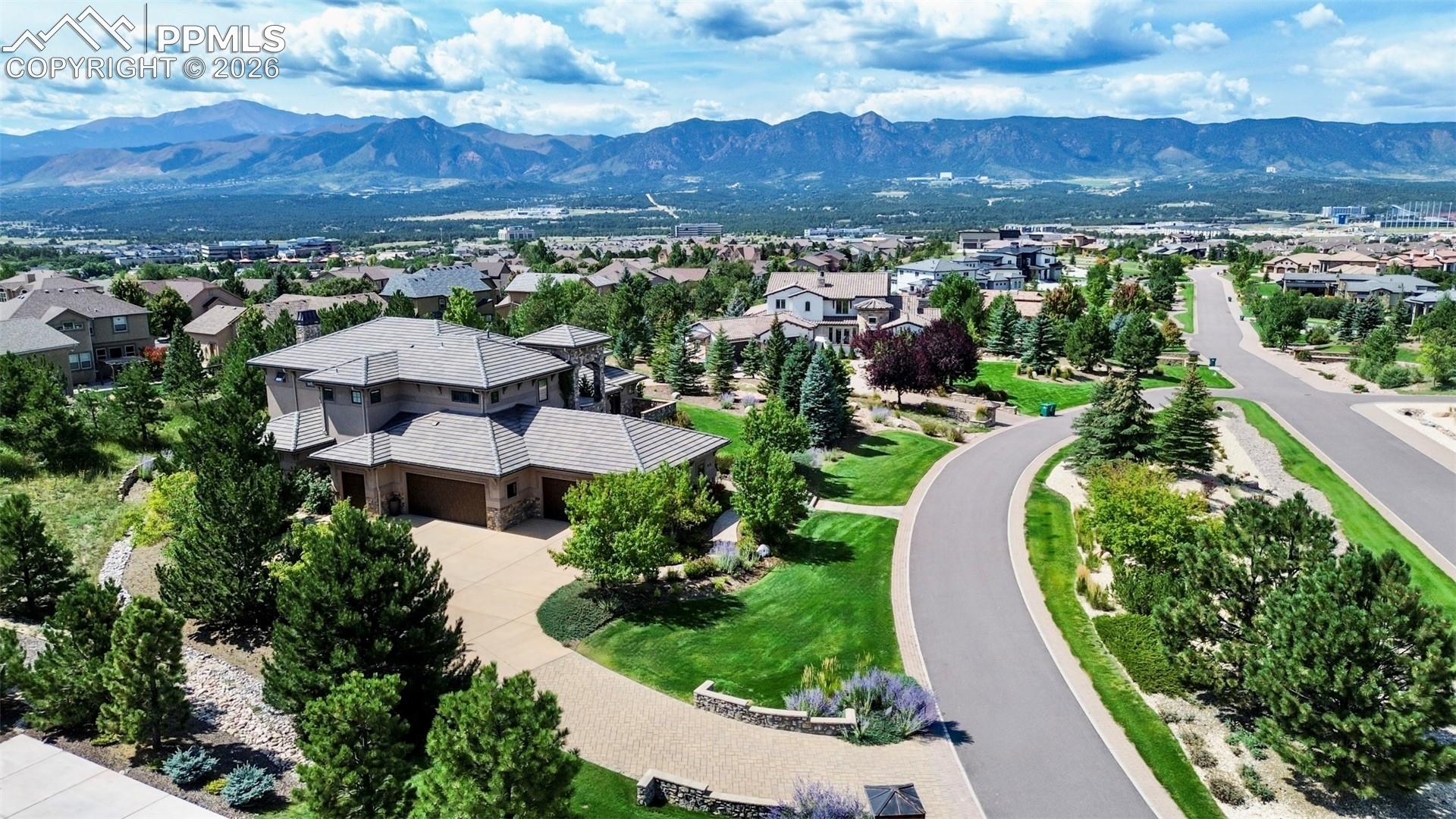 1575 Vine Cliff Heights