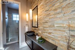 1575 Vine Cliff Heights