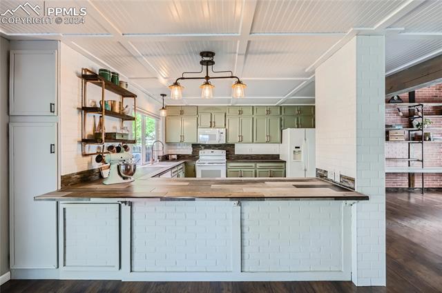 8430 Pepperridge Drive