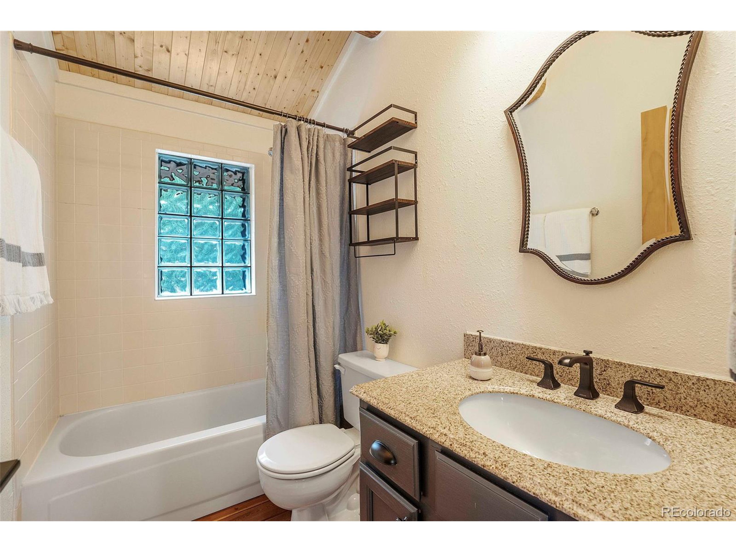 1059 Snyder Mountain Rd