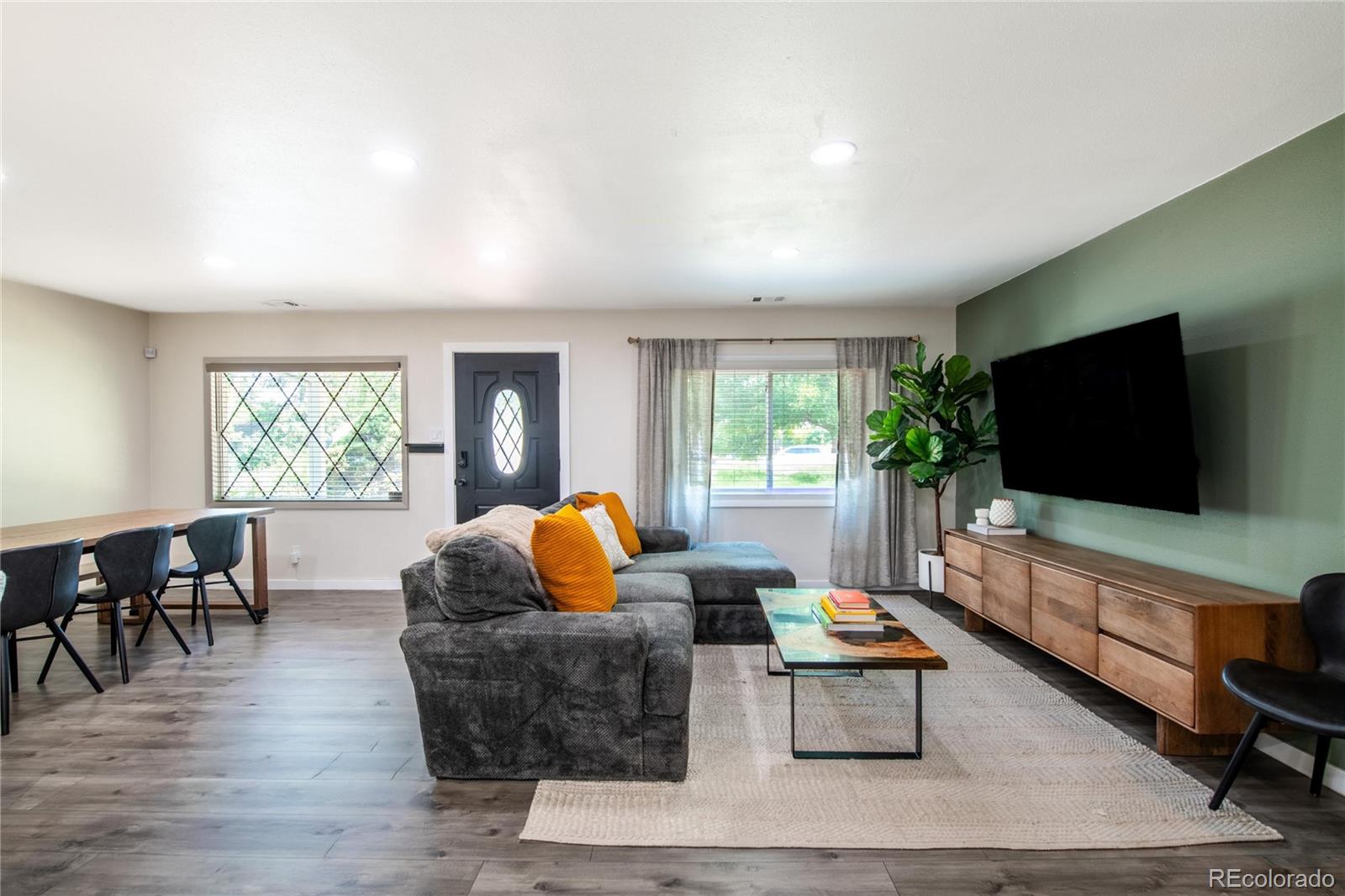 3243 S Fairfax Street
