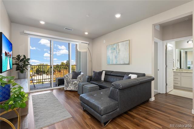 420 E Fremont Place Unit: 309
