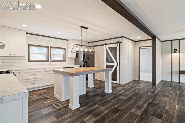 6941 Middlefield Court