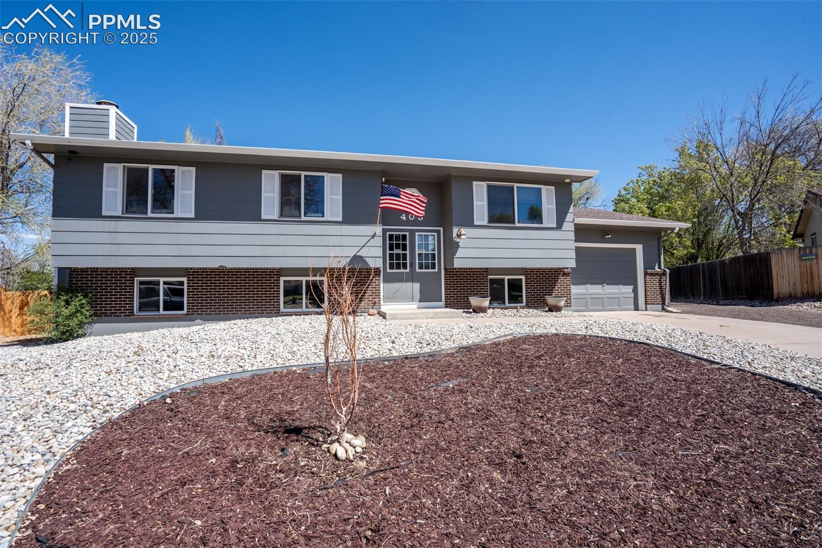 405 De La Vista Circle