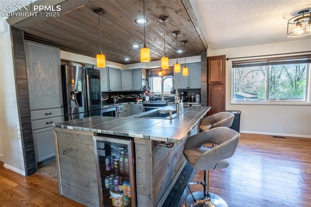 405 De La Vista Circle