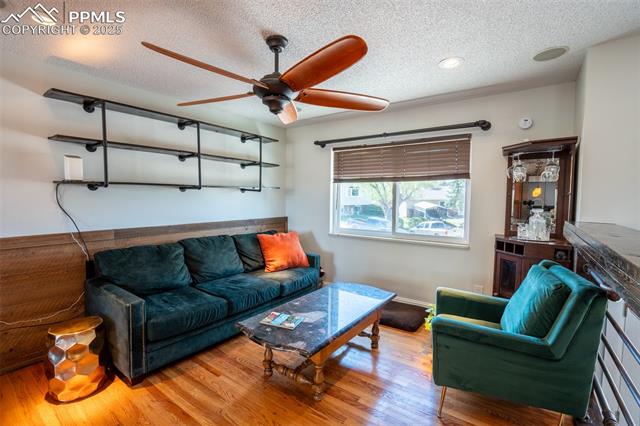 405 De La Vista Circle