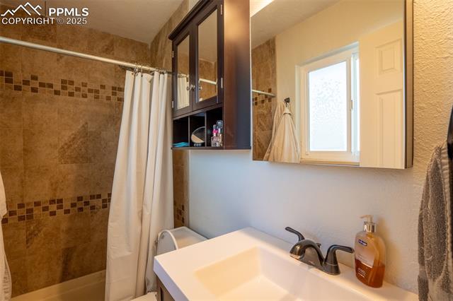 405 De La Vista Circle