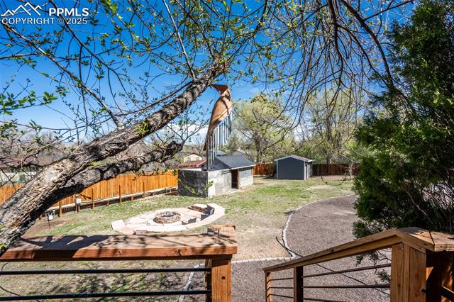 405 De La Vista Circle