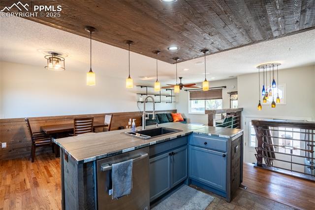 405 De La Vista Circle