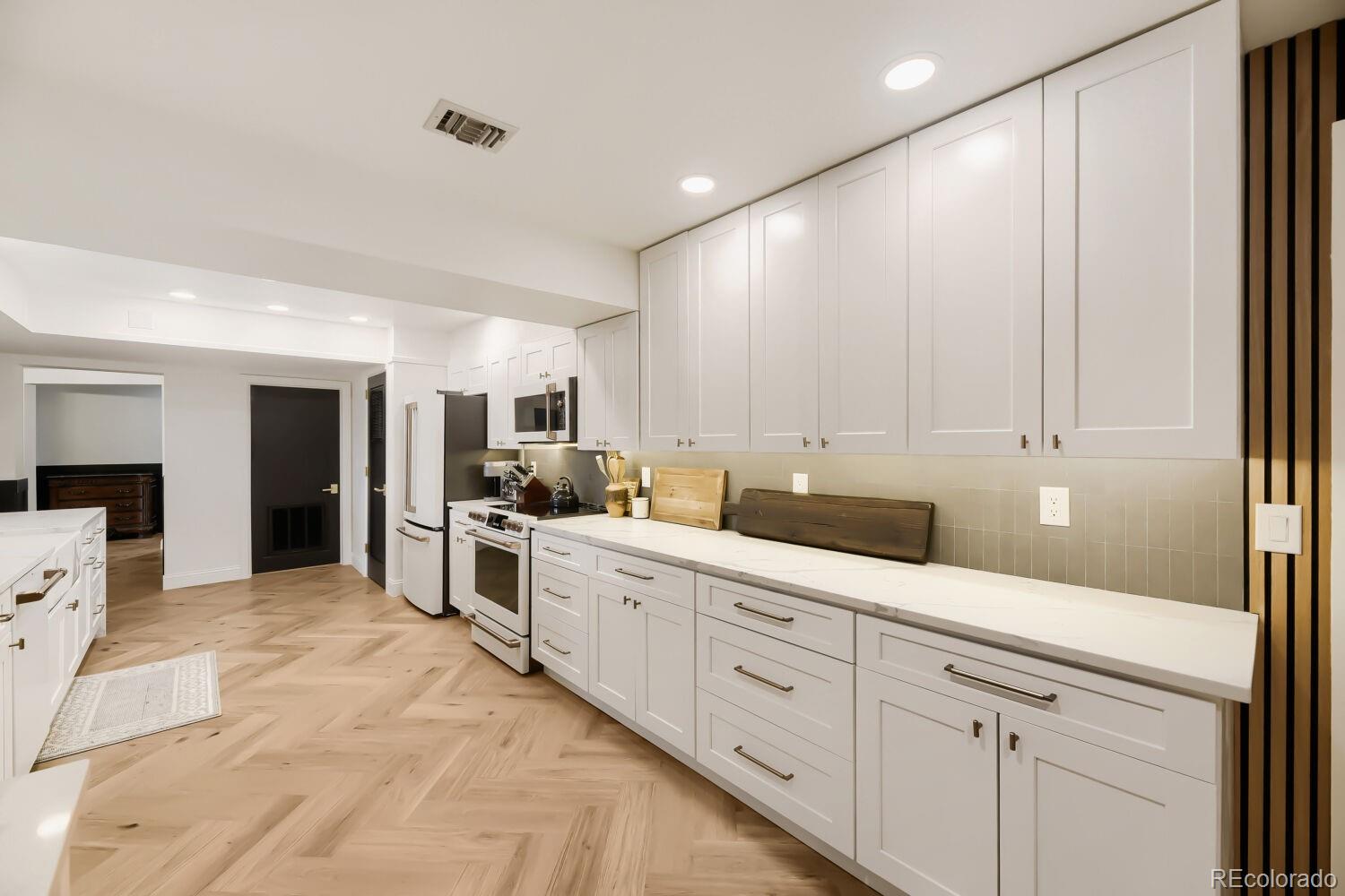 1900 E Girard Place Unit: 403