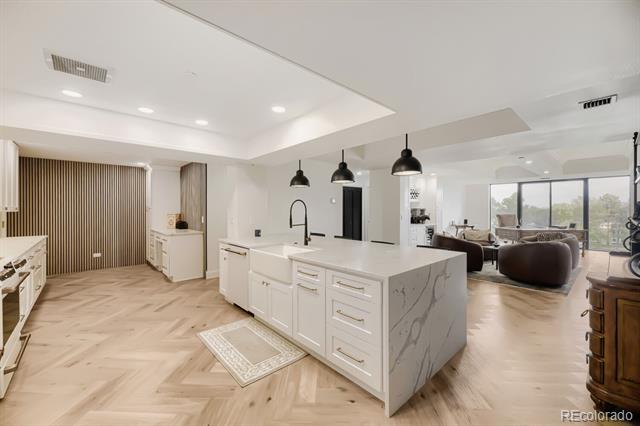 1900 E Girard Place Unit: 403