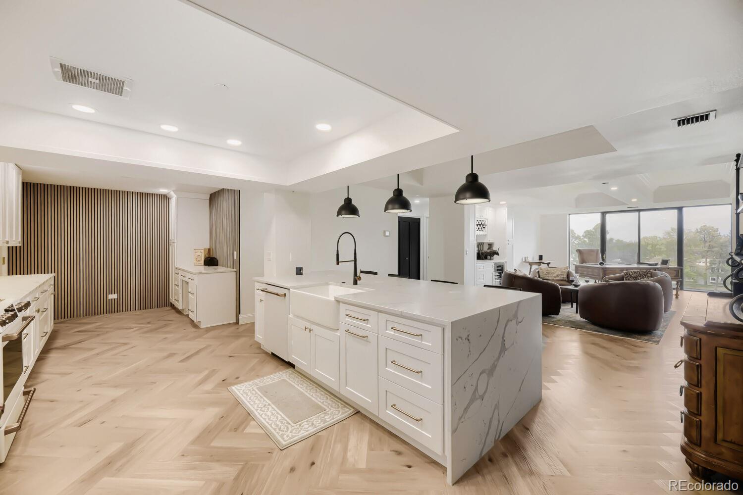 1900 E Girard Place Unit: 403