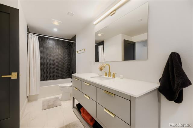 1900 E Girard Place Unit: 403