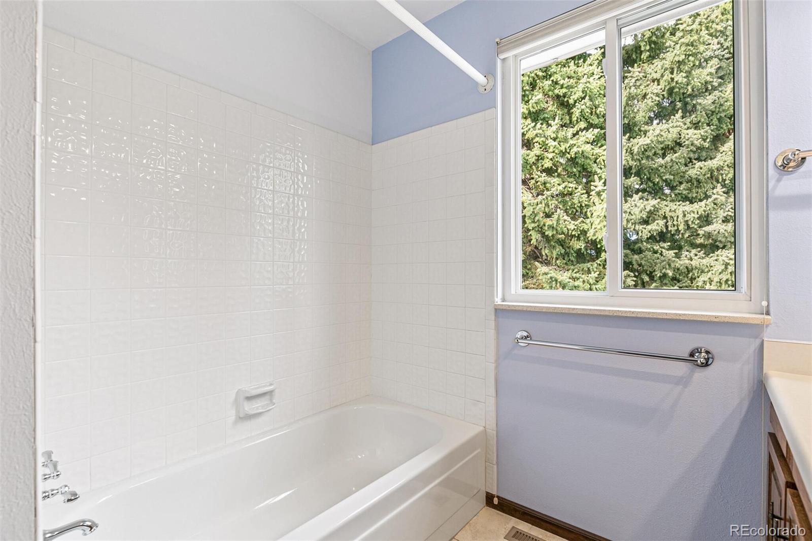 1331 E Nichols Avenue