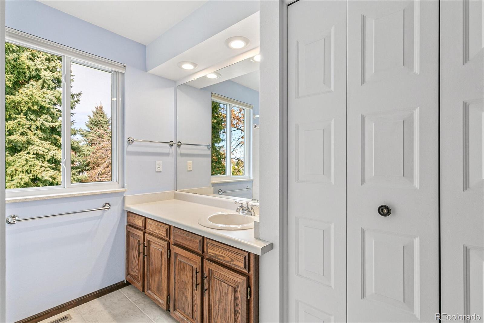 1331 E Nichols Avenue