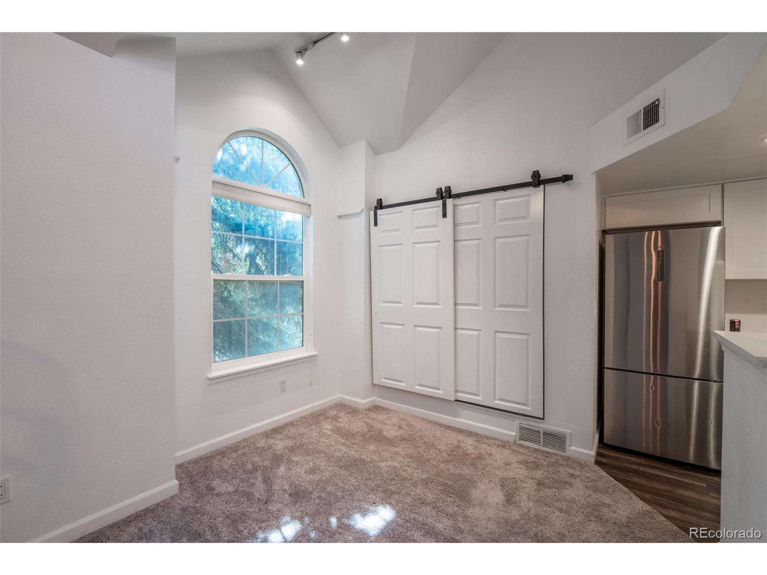 4943 S Carson St 207