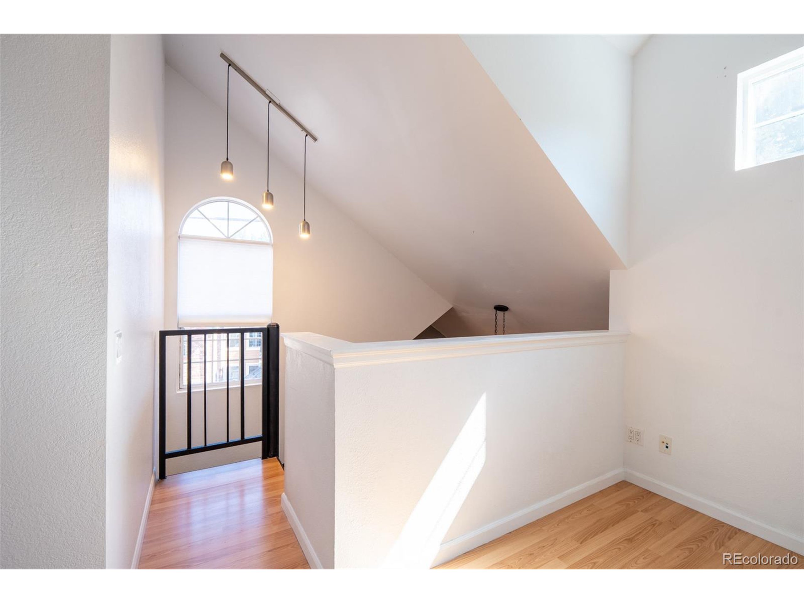 4943 S Carson St 207