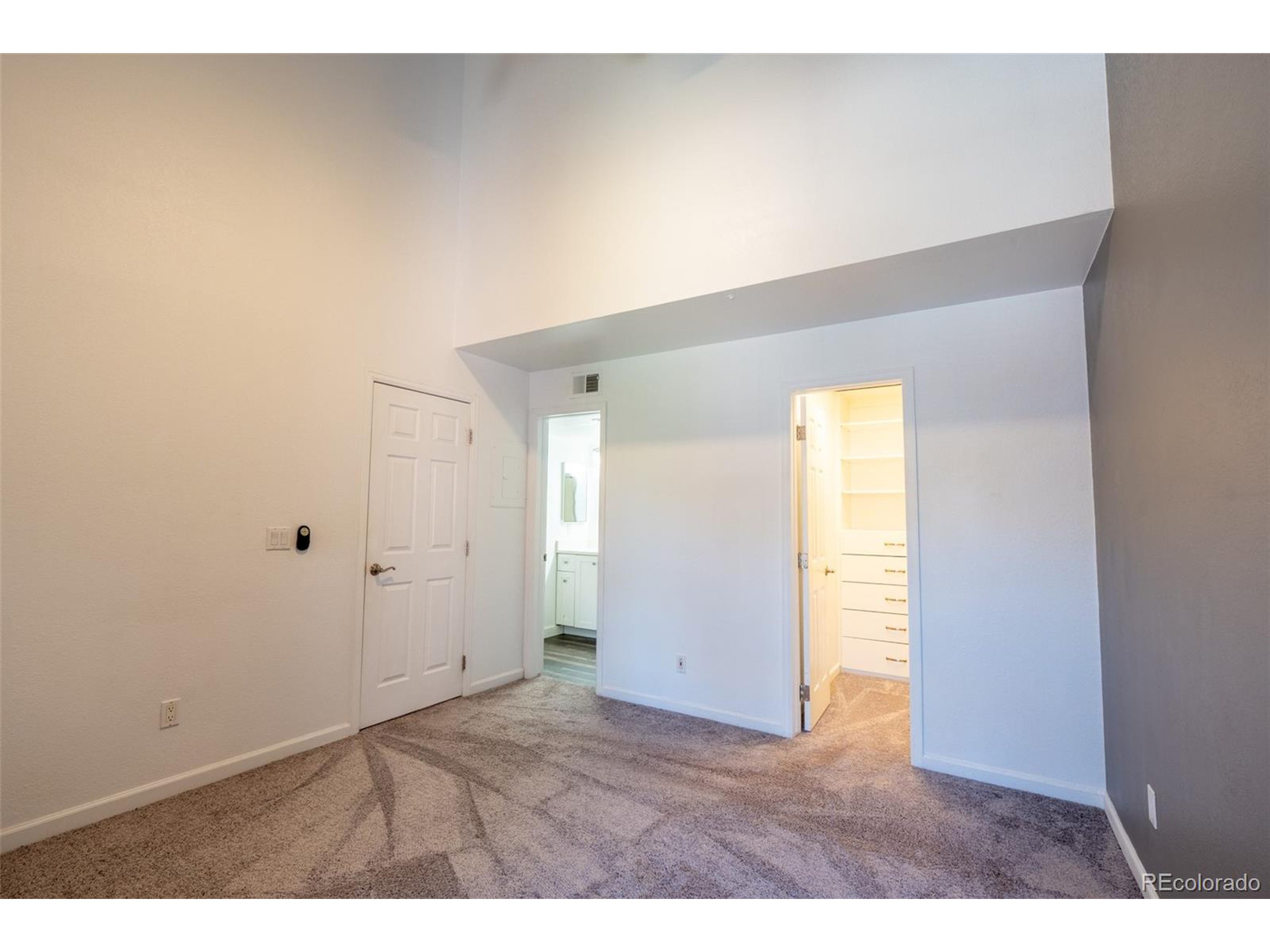 4943 S Carson St 207