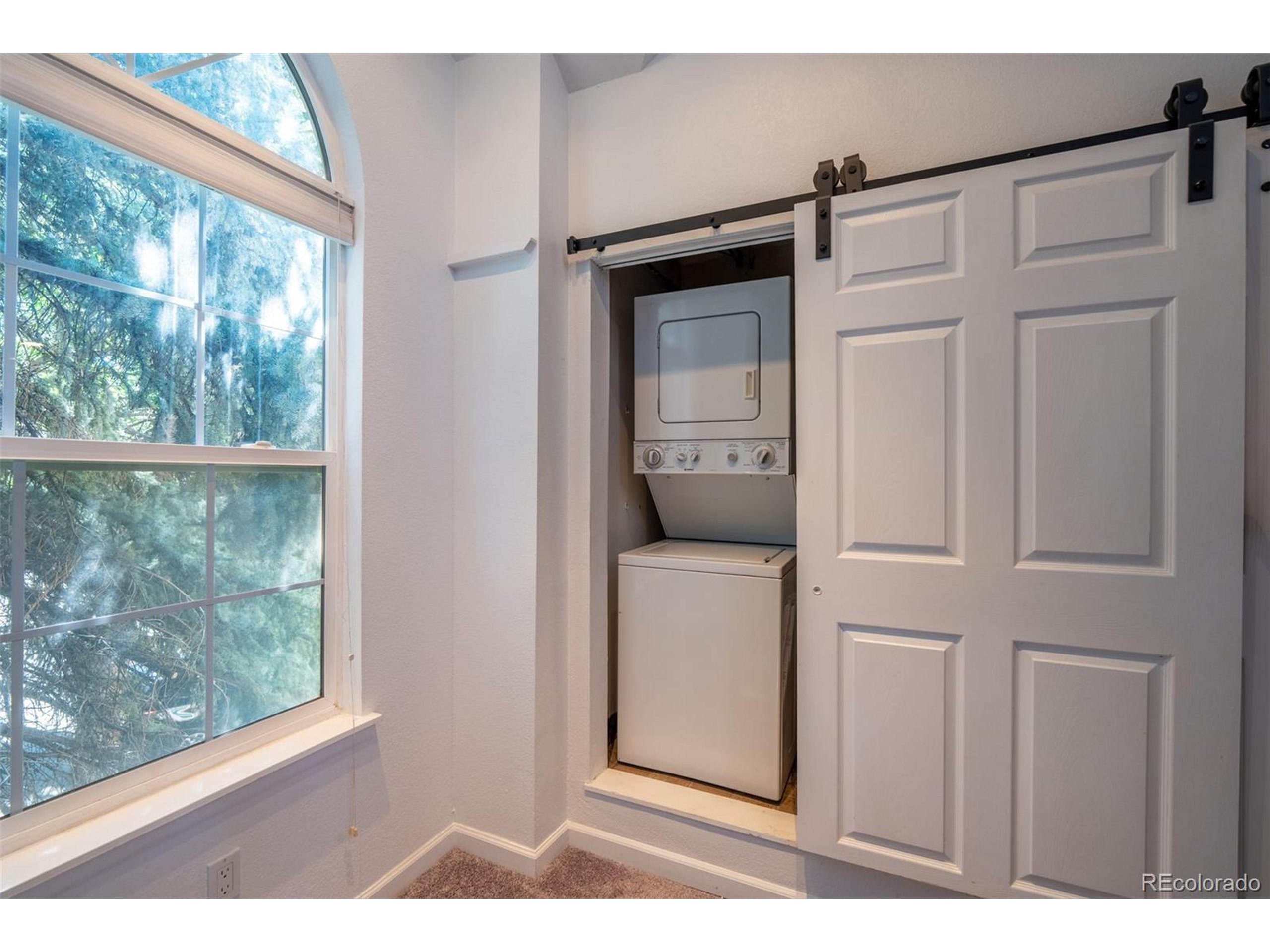 4943 S Carson St 207