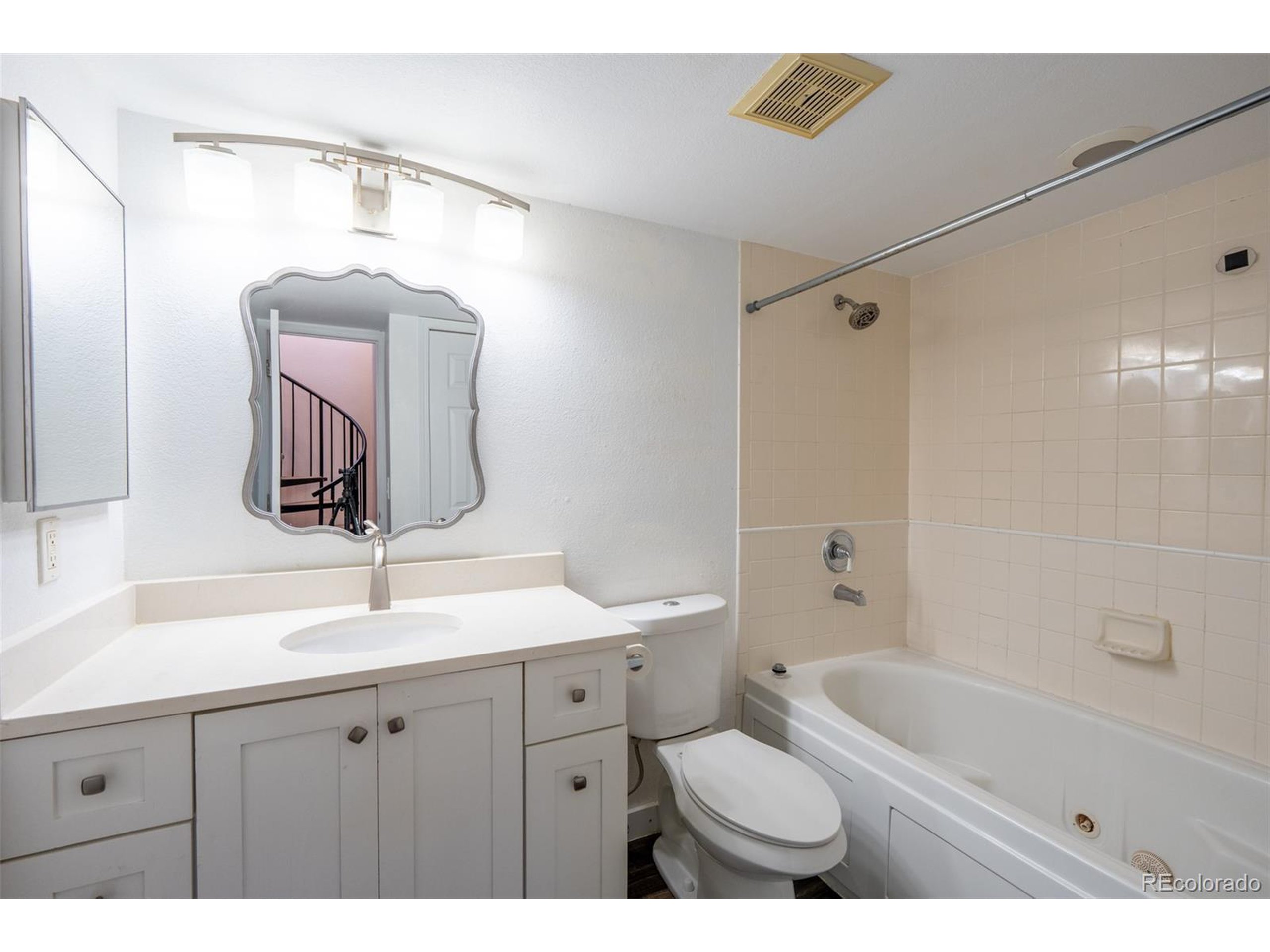 4943 S Carson St 207