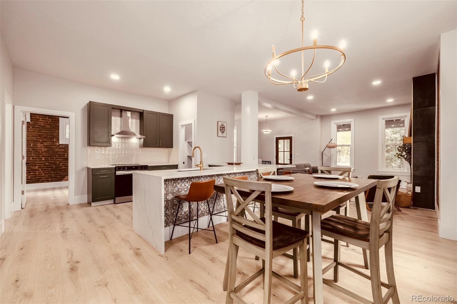 1111 N Corona Street